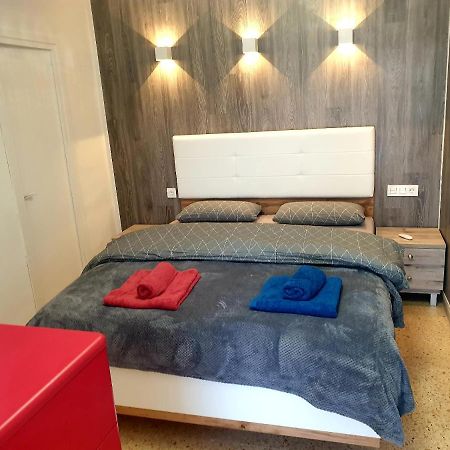 Estrella Home Салоу Екстериор снимка